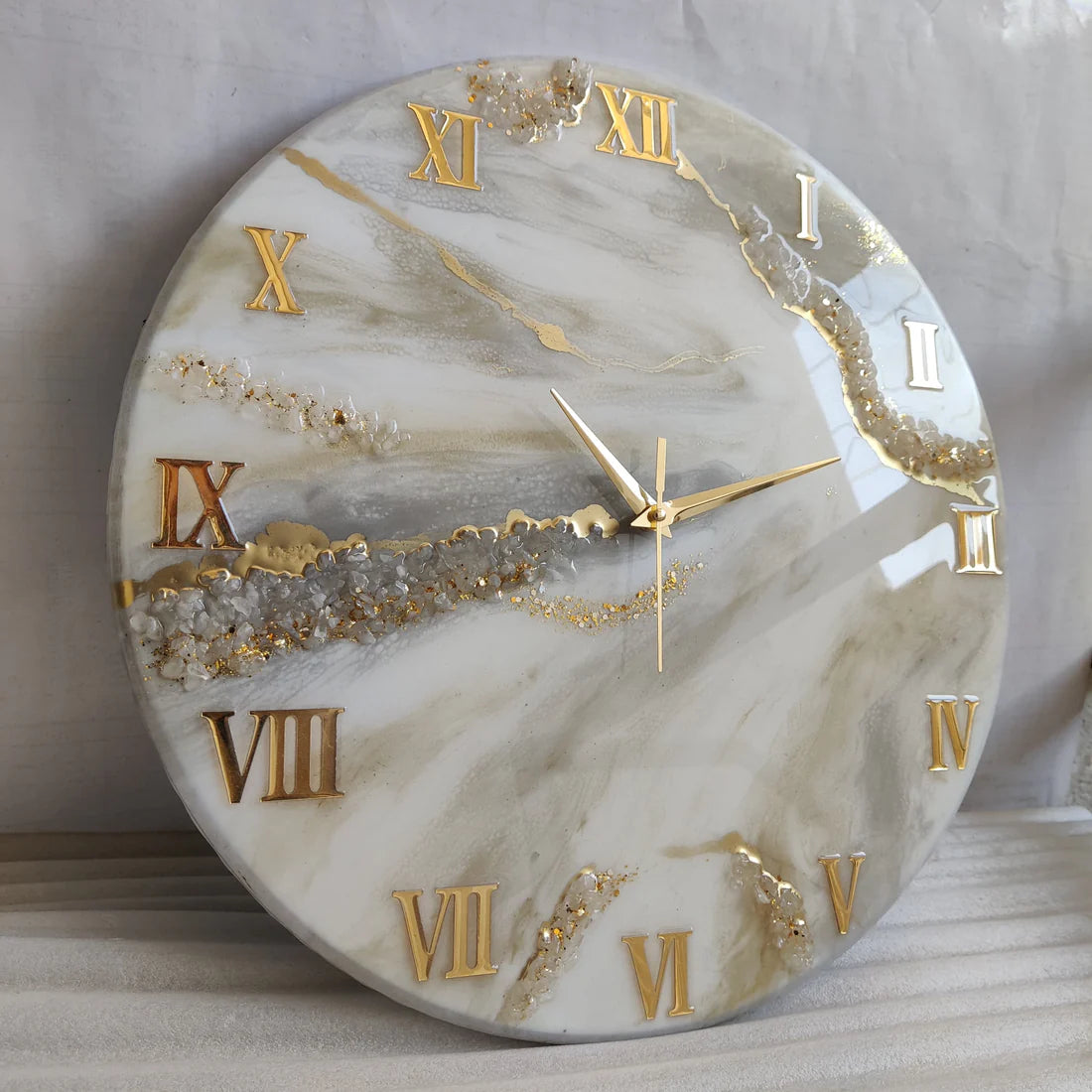 Cream Radiance Luxury Resin Wall Clock with Gold Veins – Handmade Designer Clock for Living Room