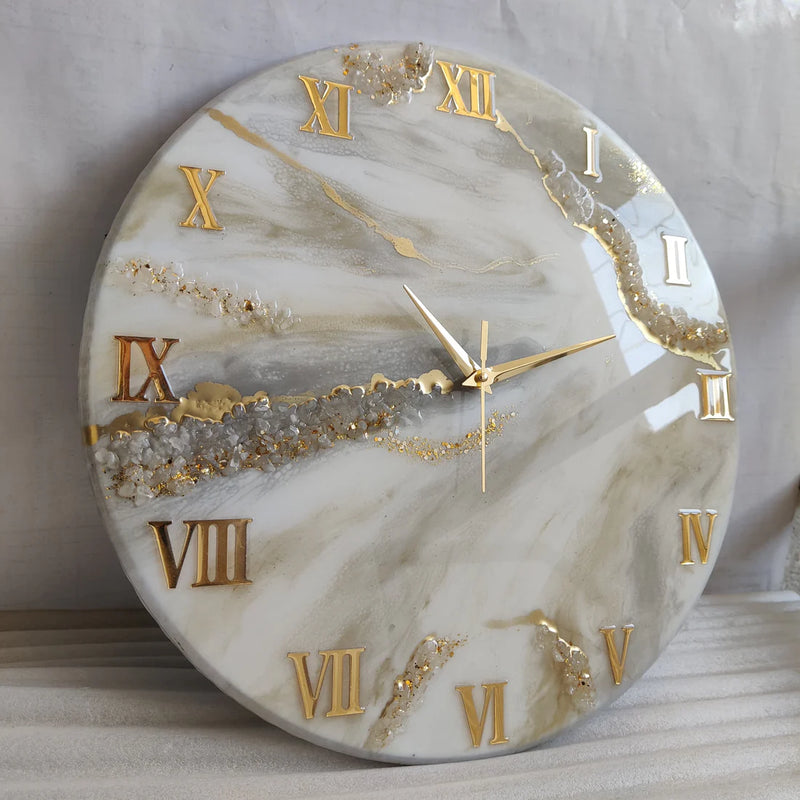 Cream Radiance – The Luxury Resin Clock with Gold Veins