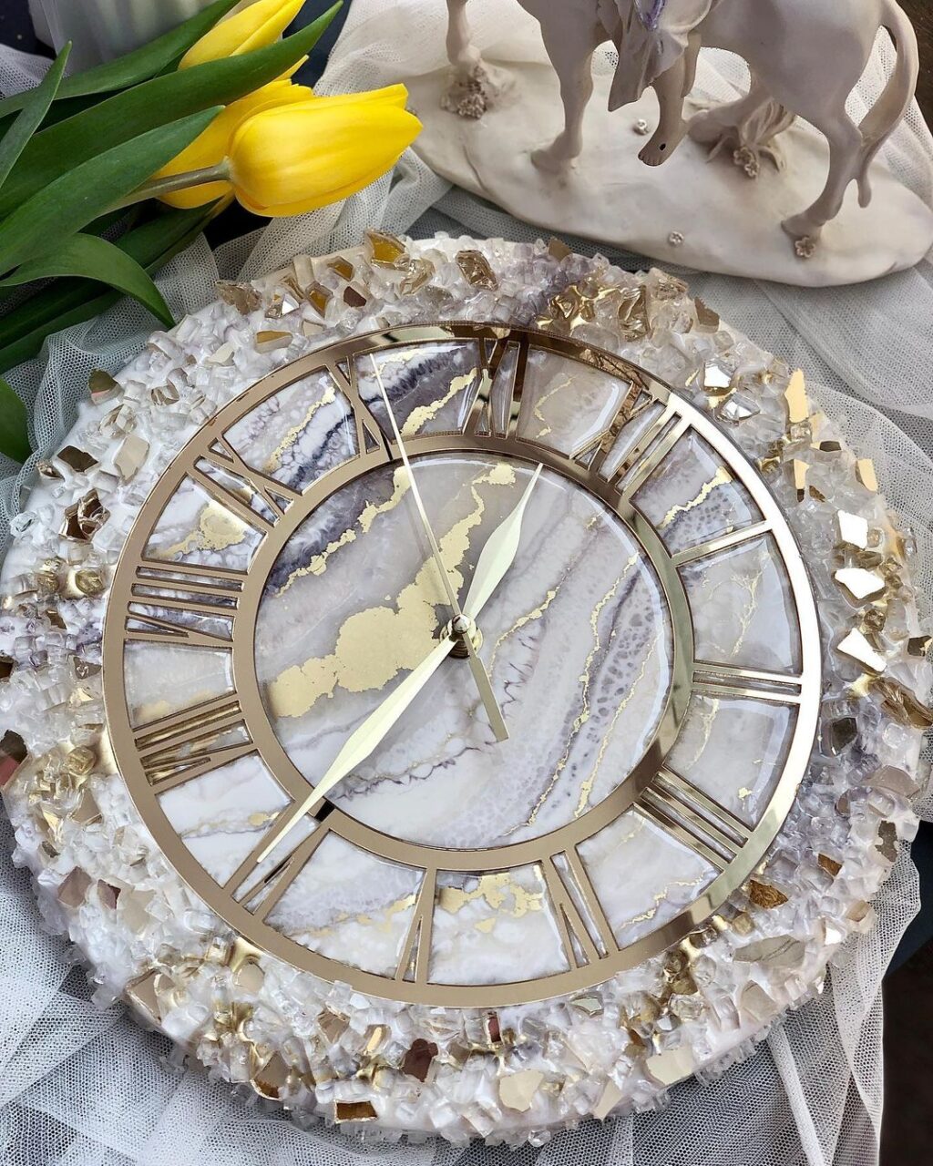 Golden Pearl Elegance – The Luxury Resinart Clock