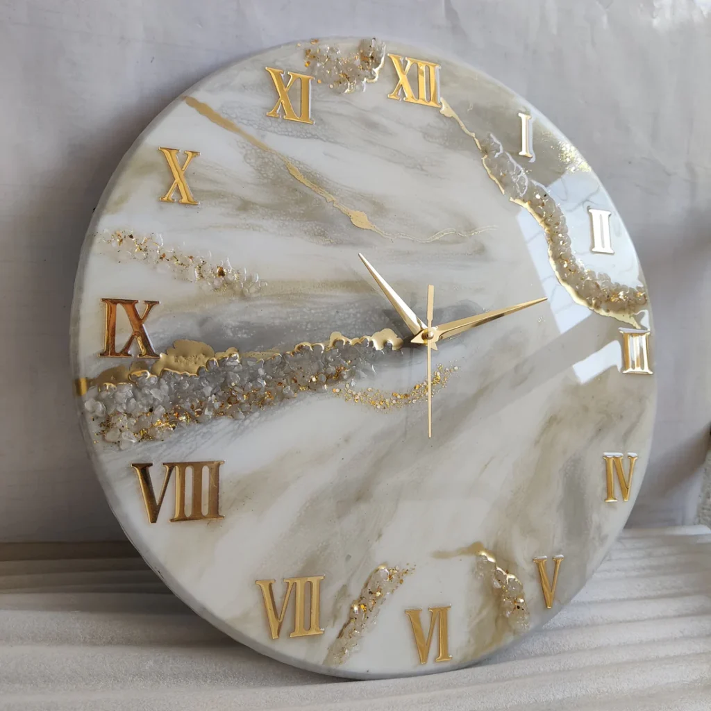 Cream Radiance – The Luxury Resin Clock with Gold Veins