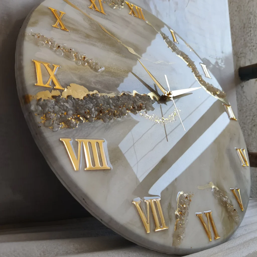 Cream Radiance – The Luxury Resin Clock with Gold Veins - Image 3