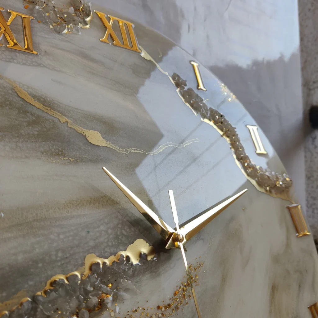 Cream Radiance – The Luxury Resin Clock with Gold Veins - Image 4