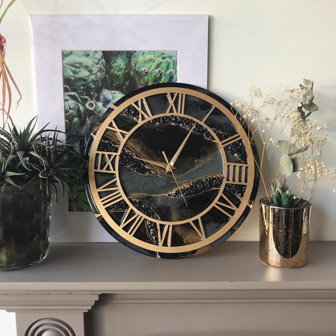 Black Radiance – The Luxury Resinart Clock with Golden Frame
