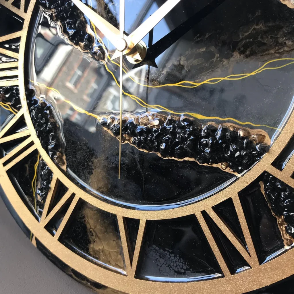 Black Radiance – The Luxury Resinart Clock with Golden Frame - Image 5