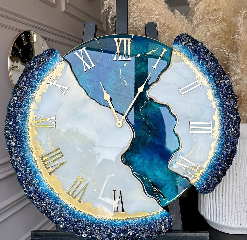 Blue Horizon Shatter – The Luxury Resin Clock